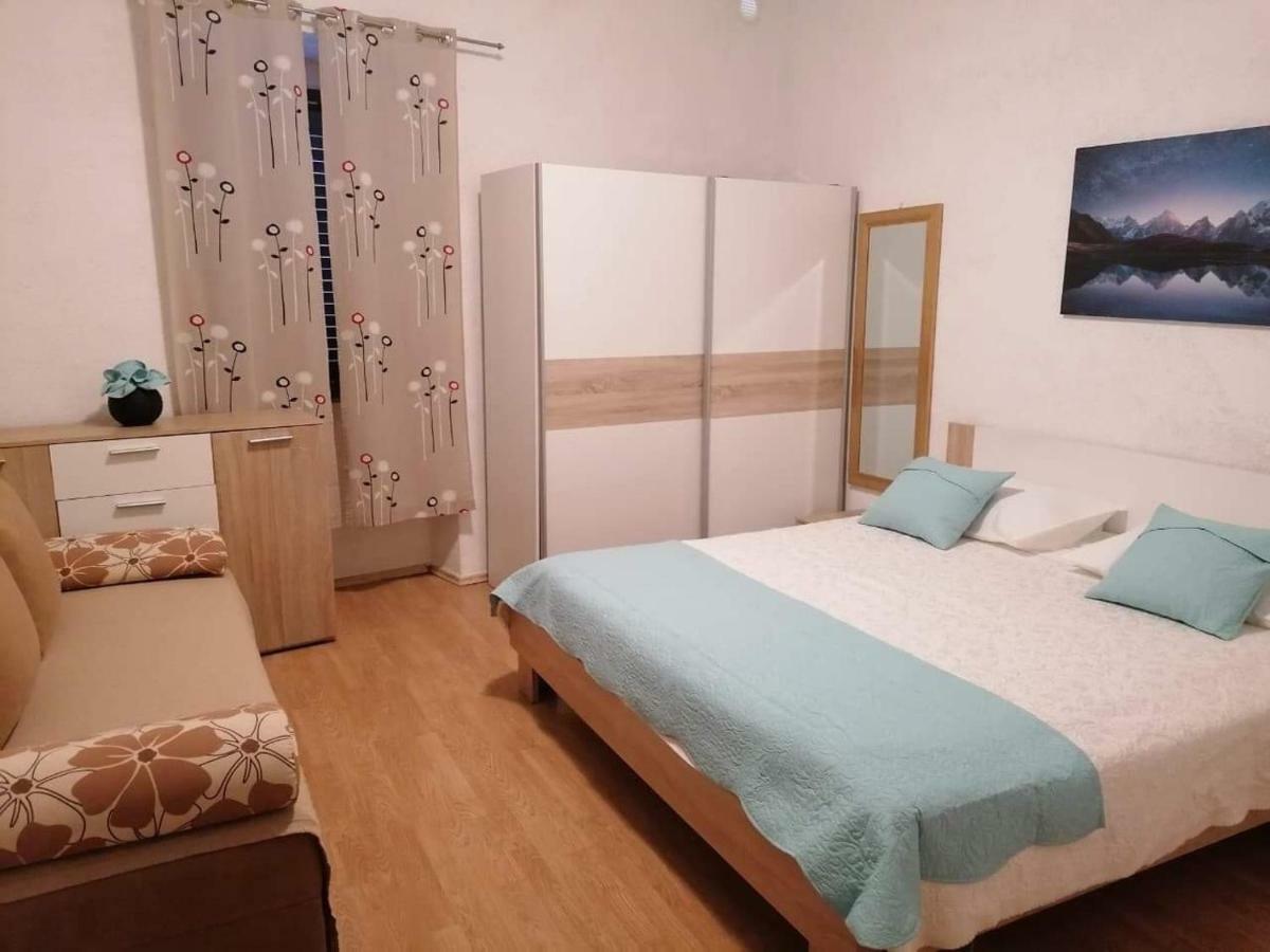 Apartman Miki Pula Eksteriør billede